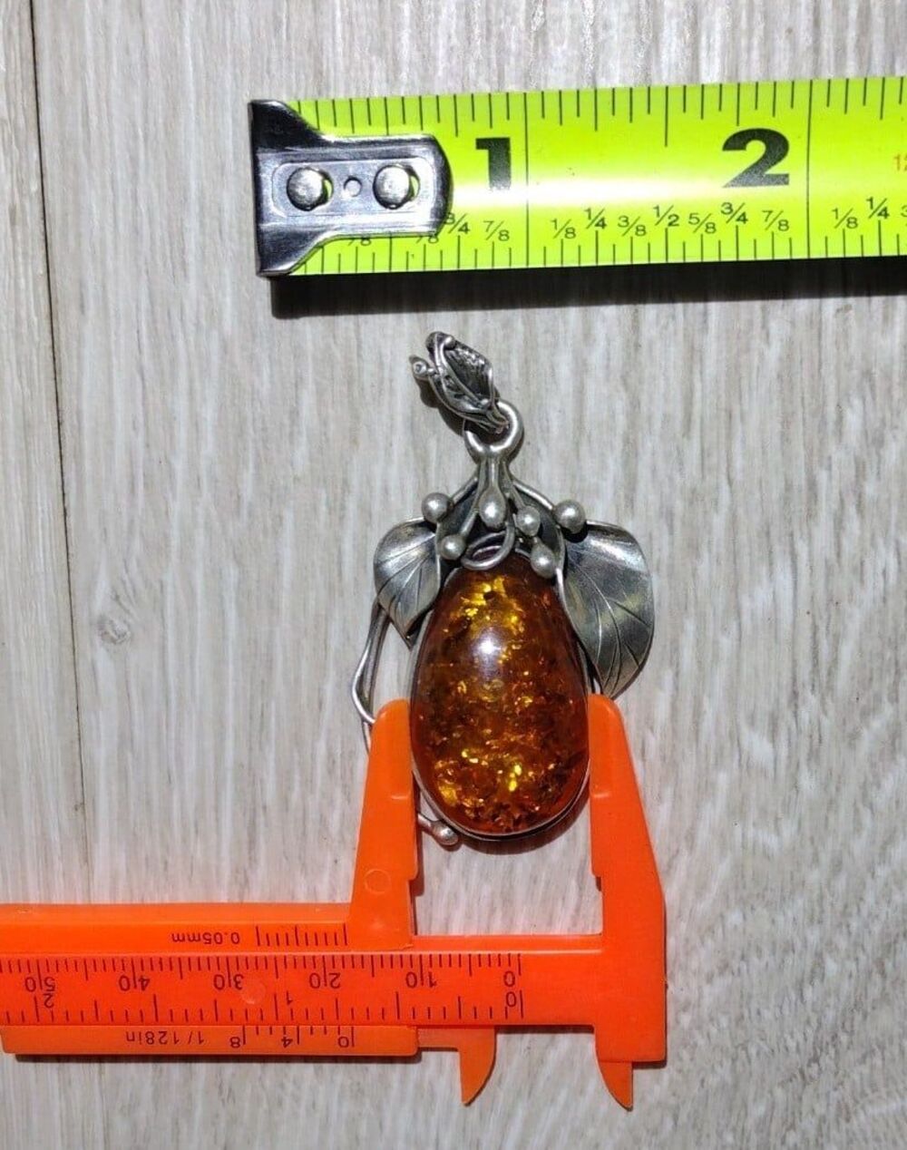 Beautiful Vintage Sterling Silver Amber Pendant - Delicate Vine Detailing - Picture 9 of 11